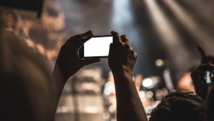 صورة توضيحية لهاتف ذكي (Pexels)