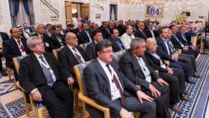 ممثلي المعارضة السورية خلال اجتماع في الرياض، 10 ديسمبر 2015 (HO / AFP SPA / AFP)