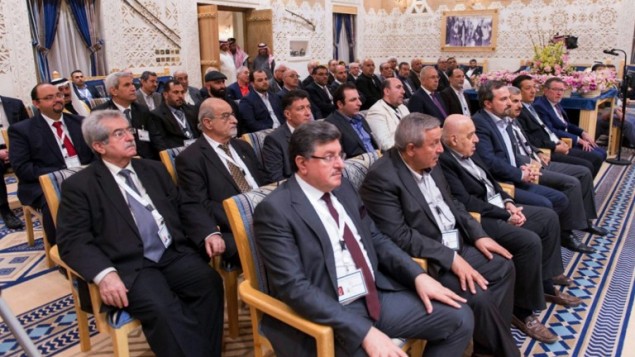 ممثلي المعارضة السورية خلال اجتماع في الرياض، 10 ديسمبر 2015 (HO / AFP SPA / AFP)