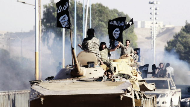 مقاتلي تنظيم الدولة الإسلامية (screen capture: Dabiq Magazine)