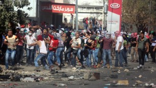 حاجز حوارة، جنوب مدينة نابلس بالضفة الغربية، شكل نقطة وميض للإحتجاجات الفلسطينية، 11 أكتوبر، 2015. (FLASH90)