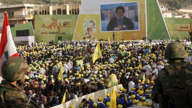 احتشاد لمناصري منظمة حزب الله اللبنانية في بلدة النبطية الجنوبية في 24 مايو، 2015. (AFP/Mahmoud Zayyat) احتشاد لمناصري منظمة حزب الله اللبنانية في بلدة النبطية الجنوبية في 24 مايو، 2015. (AFP/Mahmoud Zayyat)