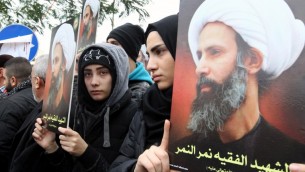 مظاهرة في بيروت احتجاجا على اعدام السعودية لرجل الدين الشيعي نمر النمر، 3 يناير 2016 (ANWAR AMRO / AFP)