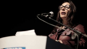 وزيرة الثقافة ميري ريغيف في مسرح هبيما في تل أبيب، 27 يناير، 2016. (Tomer Neuberg/Flash90)