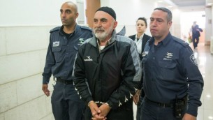 ناشط اليسار عزرا  ناوي في المحكمة المركزية في القدس، 25 يناير، 2016. (Yonatan Sindel/Flash90)