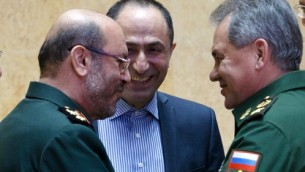 وزير الدفاع الروسي سيرغي شويغو يلتقي بنظيره الايراني حسين دهقان في موسكو، 16 فبراير 2016 (VADIM SAVITSKY / POOL / AFP)