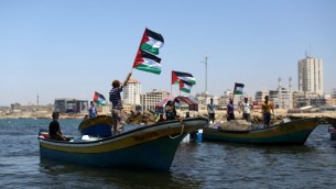 تظاهرة في غزة دعما ل "اسطول الحرية" المبحر نحو غزة بهدف كسر الحصار ، 24 يونيو 2015  (AFP/Mahmud Hams)