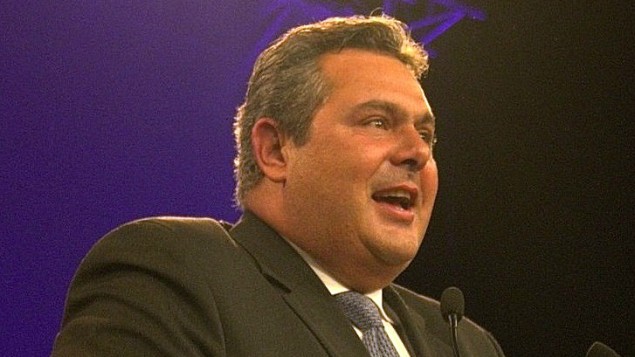 وزير الدفاع اليوناني بانوس كامينوس في فرنسا، 2013 (Wikipedia/dupontaignan/CC BY-SA 2.0)