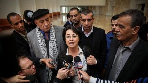 اعضاء الكنيست من القائمة العربية المشتركة حنين زعبي، جمال زحالقة وباسل غطاس يتحدثون مع الصحافة في القدس، 17 فبراير 2015 (Hadas Parush/FLASH90)