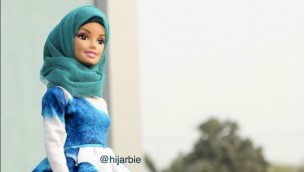 ’حجاربي’، باربي تردتدي الحجاب وازياء شرعية من صناعة حنيفة ادم (Instagram)
