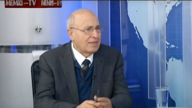 المفاوض الفلسطيني السابق نبيل شعث خلال مقابلة على قناة العودة التابعة للسلطة الفلسطينية في 1 فبراير 2016 (Screen capture/YouTube/MEMRI)