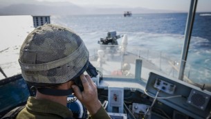 جندي اسرائيلي يشارك في تدريب بحري في البحر الاحمر في 31 مارس 2016 (IDF Spokesperson's Unit)