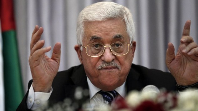 رئيس السلطة الفلسطينية محمود عباس في كلمة له خلال مأدبة الميلاد مع أعضاء في الطائفة المسيحية الأرثوذكسية، 6 يناير، 2016 في مدينة بيت لحم بالضفة الغربية. (AFP Photo/Thomas Coex) رئيس السلطة الفلسطينية محمود عباس في كلمة له خلال مأدبة الميلاد مع أعضاء في الطائفة المسيحية الأرثوذكسية، 6 يناير، 2016 في مدينة بيت لحم بالضفة الغربية. (AFP Photo/Thomas Coex)