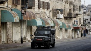 صورة توضيحية لمركبة عسكرية إسرائيلية في الضفة الغربية، 7 نوفمبر، 2013. (Miriam Alster/Flash90)