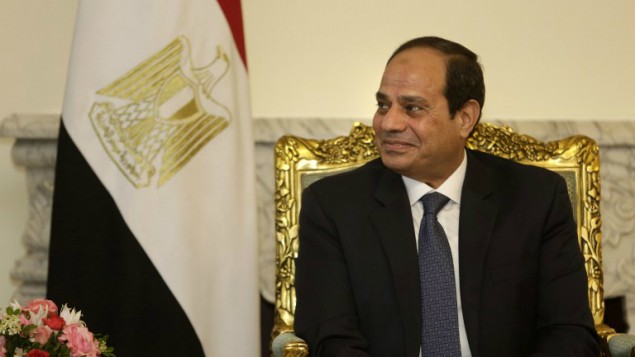 الرئيس المصري عبد الفتاح السيسي يصغي لوزير الخارجية الأمريكي جون كيري خلال لقاء جمعهما في القصر الرئاسي في القاهرة، 18 مايو، 2016. (Amr Nabil/Pool/AFP) الرئيس المصري عبد الفتاح السيسي يصغي لوزير الخارجية الأمريكي جون كيري خلال لقاء جمعهما في القصر الرئاسي في القاهرة، 18 مايو، 2016. (Amr Nabil/Pool/AFP)