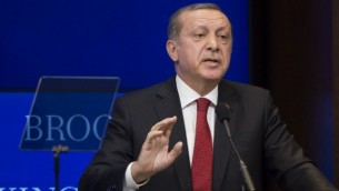 الرئيس التركي رجب طيب أردوغان خلال حديث في معهد بروكينغز في العاصمة واشنطن، 31 مارس، 2016. (Drew Angerer/Getty Images/AFP)