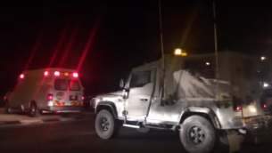 سيارة اسعاف في موقع انفجار بالقرب من حاجز في الضفة الغربية خارج بلدة حزمة الفلسطينية، 10 مايو 2016 (Screencapture)