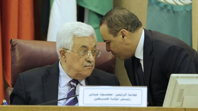 الرئيس الفلسطيني محمود عباس خلال لقاء مع وزراء خارجية الدول العربية لتباحث مبادرة السلام الفرنسية في العاصمة المصرية، القاهرةـ 28 مايو 2016 (AFP/STRINGER)