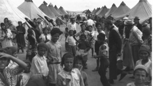 مهاجرون يمنيون في مخيم بالقرب من عين شيمر عام 1950 (Pinn Hans/GPO)