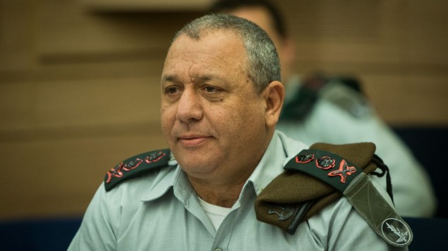 رئيس هيئة الأركان العامة للجيش الإسرائيلي، غادي آيزنكوت، خلال حضوره لجلسة للجنة الشؤون الخارجية والدفاع في الكنيست في مدينة القدس، 15 مارس، 2016. (Yonatan Sindel/Flash90) رئيس هيئة الأركان العامة للجيش الإسرائيلي، غادي آيزنكوت، خلال حضوره لجلسة للجنة الشؤون الخارجية والدفاع في الكنيست في مدينة القدس، 15 مارس، 2016. (Yonatan Sindel/Flash90)