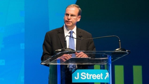 المدير التنفيذي لجي ستريت جيرمي بن عامي خلال خطاب، 21 مارس 2015 (Courtesy JTA / J Street)