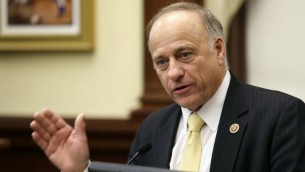 Rep. Steve King (R-IA) speaks in Des Moines on Jan. 23, 2014 (Charlie Niebergall/AP)