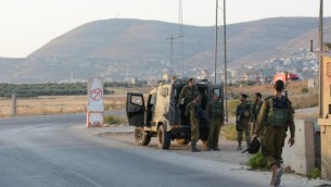 صورة توضيحية لجنود يقومون بدورية في نابلس، 2014. (IDF Spokesperson/Flash90)