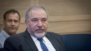 وزير الدفاع افيغادور ليبرمان في الكنيست، 18 يوليو 2016 (Miriam Alster/Flash90)