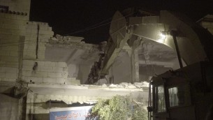 قوات الامن تهدم منزل الفلسطيني بلال ابو زيد المتهم بالمساعدة في هجوم نتج بمقتل شرطية حدود. قباطية، 18 يوليو 2016 (IDF spokesperson)
