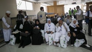 حجاج مسلمين فلسطينيين في معبر رفح بين قطاع غزة مصر، 30 اغسطس 2016 (SAID KHATIB / AFP)