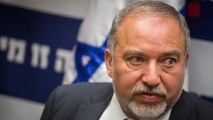 وزير الدفاع أفيغدور ليبرمان خلال كلمة له في جلسة لفصيل ’إسرائيل بيتنا’ في الكنيست، 6 يونيو، 2016. (Hadas Parush/Flash90)