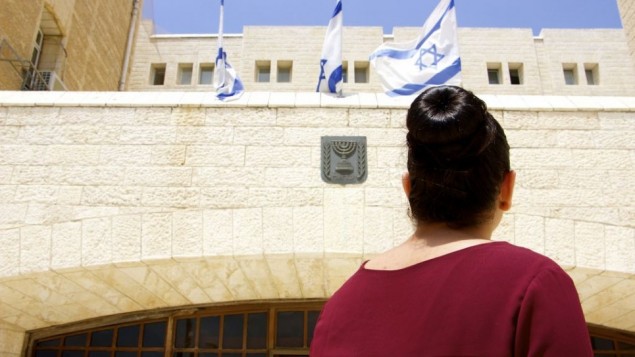 براء (20) عاما من القدس الشرقية. هي جزء من اتجاه متزايد من العرب الذين قررا الإنضمام إلى برنامج الخدمة المدنية الإسرائيلي. (Dov Lieber / Times of Israel)
