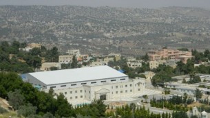 مركز ضوء السنكروتون للعلوم التجريبية وتطبيقاتها (أو "سيسامي") في الأردن. (Photograph from website)