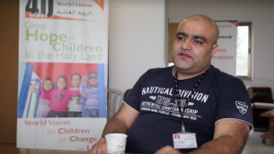محمد الحلبي ، مدير عمليات منظمة وورلد فيجن الخيرية في قطاع غزة، تم اتهامه في 4 أغسطس 2016 بتحويل أموال الجمعية الخيرية إلى حركة حماس. (Screen capture: World Vision)