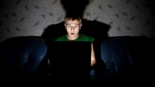 صورة توضيحية لمقرصن معلوماتي (CC BY Johan Viirok, Flickr)