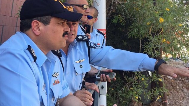 مفوض الشرطة الإسرائيلية روني الشيخ في مكان انهيار موقع بناء في تل ابيب، 5 سبتمبر 2016 (Israel Police)