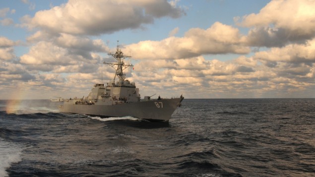 المدمرة الامريكية "يو اس اس مايسون"، 14 يناير 2011 (US Navy/Anna Wade)