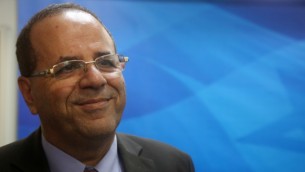 عضو الكنيست من "الليكود" أيوب قرا خلال وصوله إلى اجتماع في مكتب رئيس الوزراء بينيامين نتنياهو في القدس، 30 ديسمبر، 2015.  (Marc Israel Sellem/POOL)