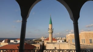 صورة لمسجد في مدينة عكا القديمة، شمال اسرائيل، 24 اكتوبر 2016 (Nati Shohat/Flash90)