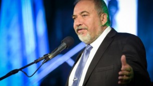 وزير الدفاع افيغادور ليبرمان في تل ابيب، 3 نوفمبر 2016 (Flash90)