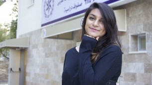 كاترينا أبو عقل (20 عاما)، من سكان بلدة كفر ياسيف، هي واحدة من بين عدة مئات من الشبان العرب الذين لبوا دعوة الإنضمام إلى الشرطة الإسرائيلية منذ سبتمبر، 2016.  (Dov Lieber / Times of Israel)