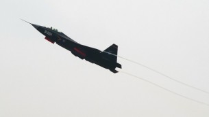 طائرة قتالية صينية من طراز ’جي-31’، 11 نوفمبر 2016 (JOHANNES EISELE / AFP)