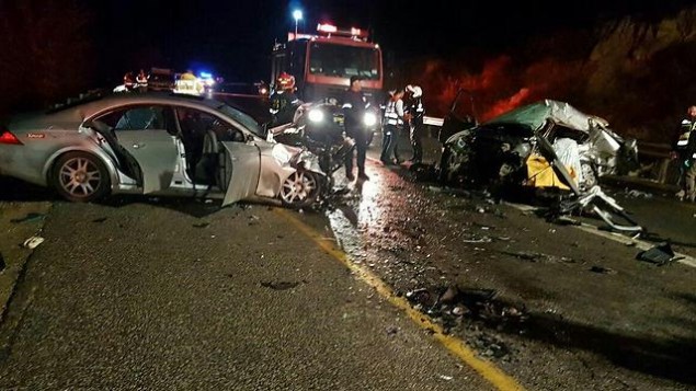 موقع حادث الطرق المروع الذي وقع في الجليل السفلي، 4 ديسمبر، 2016. (Magen David Adom) موقع حادث الطرق المروع الذي وقع في الجليل السفلي، 4 ديسمبر، 2016. (Magen David Adom)
