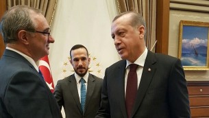 السفير الإسرائيلي الجديد الى تركيا ايتان نائي، يقدم خطاب اعتماده الى الرئيس رجب طيب اردوغان، 5 ديسمبر 2016 (Foreign Ministry)