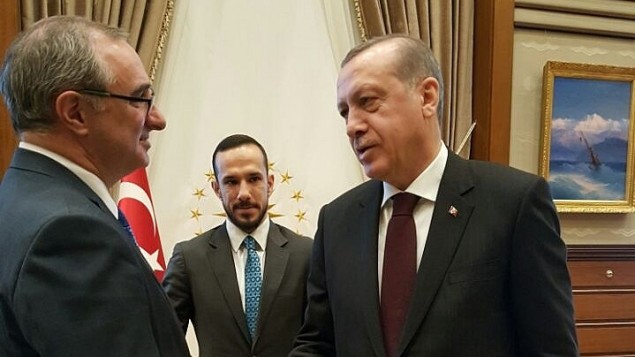 السفير الإسرائيلي الجديد الى تركيا ايتان نائي، يقدم خطاب اعتماده الى الرئيس رجب طيب اردوغان، 5 ديسمبر 2016 (Foreign Ministry)
