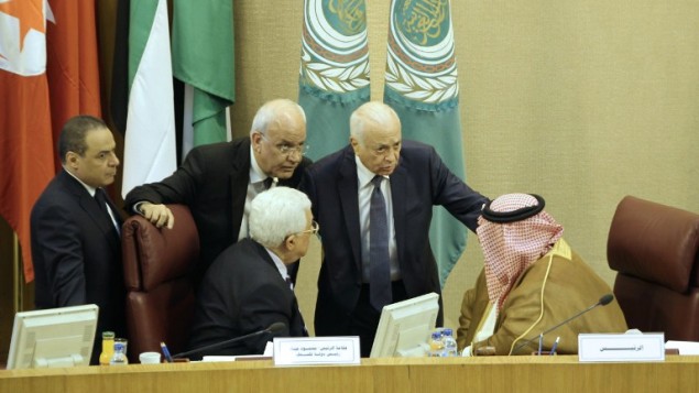 الرئيس الفلسطيني محمود عباس خلال لقاء مع وزراء خارجية الدول العربية لتباحث مبادرة السلام الفرنسية في العاصمة المصرية، القاهرةـ 28 مايو 2016 (AFP/STRINGER)