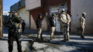 القوات العراقية في الشق الشرقي من مدينة الموصل، 16 يناير 2017 (DIMITAR DILKOFF / AFP)