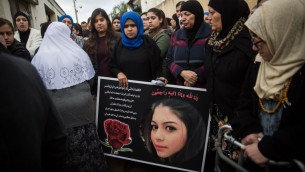 الالاف يشاركون في تشييع جثمان ليان ناصر (19 عاما) المنحدرة من بلدة الطيرة، والتي قُتلت في اعتداء بنادي ليلي في اسطنبول، 3 يناير 2017 (Hadas Parush/Flash90)