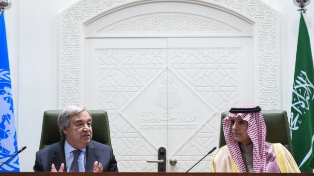 الامين العام للامم المتحدة انطونيو غوتيريش خلال مؤتمر صحفي مشترك مع وزير الخارجية السعودي عادل الجبير في الرياض، 12 فبراير 2017 (FAYEZ NURELDINE / AFP)