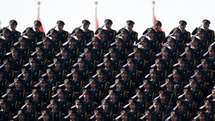 جنود صيوينون خلال مسيرة عسكرية في بكين، 3 سبتمبر 2015 (WANG ZHAO / POOL / AFP)
